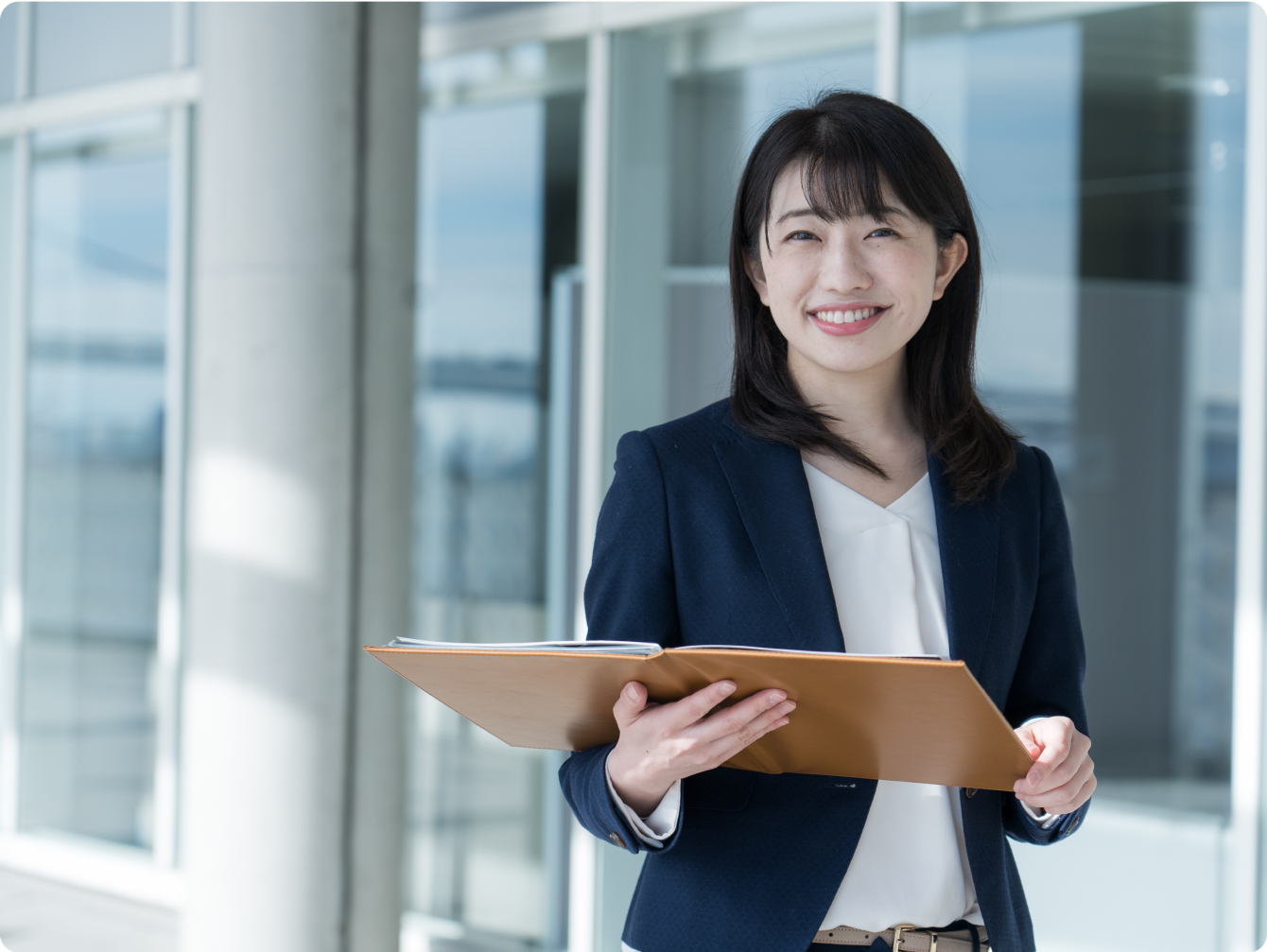 スーツの女性